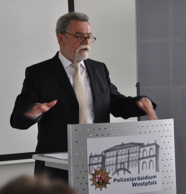 POL-PPWP: Kaiserslautern: Kripo-Chef in den Ruhestand verabschiedet