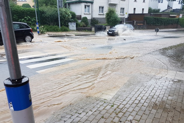 FW-OE: Unwetter fordert Feuerwehr Attendorn / 108 Einsatzkräfte im Einsatz