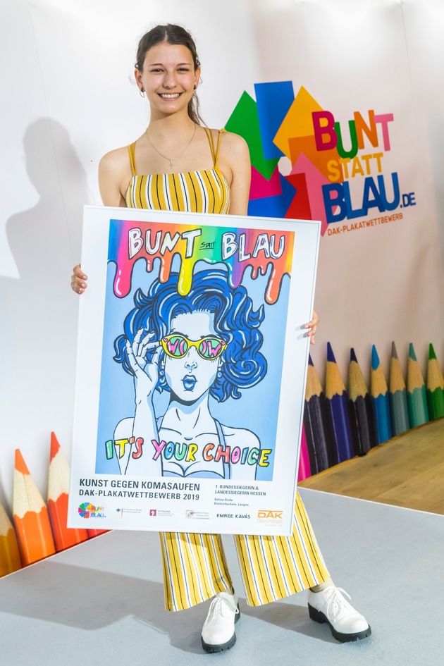 FOTOS ANBEI !!! Bundessieg bei &quot;bunt statt blau&quot;: Selina Dzida aus Langen gewinnt Plakatwettbewerb gegen Komasaufen