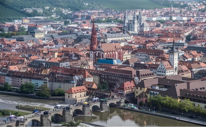 Drees & Sommer SE: Würzburg wird klimaneutral: Drees & Sommer erarbeitet Sanierungsfahrplan für öffentliche Liegenschaften