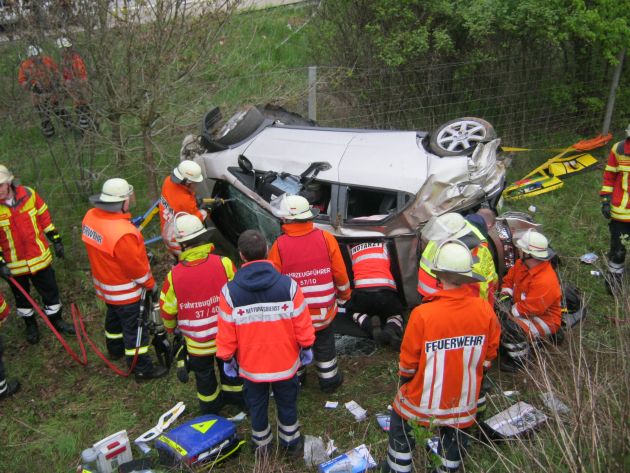 POL-WL: Schwerer Verkehrsunfall mit lebensgefährlich verletztem Fahrer