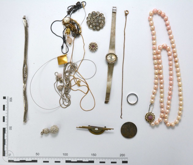 POL-OL: Polizei sucht Eigent&uuml;mer von Schmuck