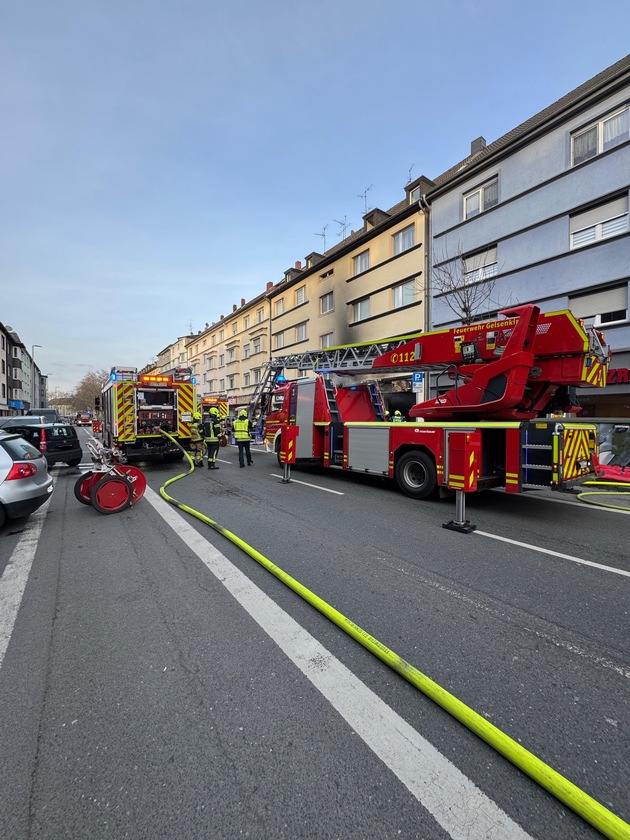 FW-GE: Ladenlokal im Vollbrand