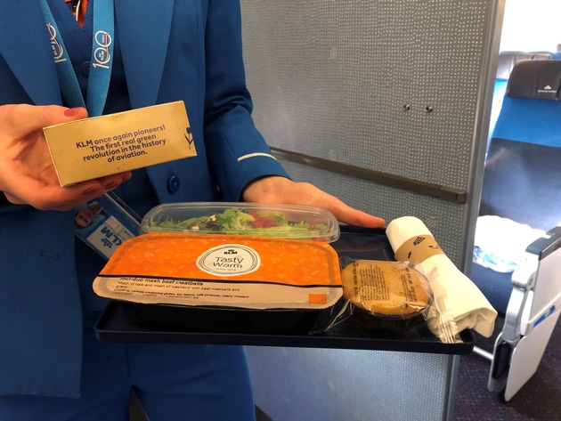 Media Release: KLM trials a closed-loop recycling system for its catering supplies