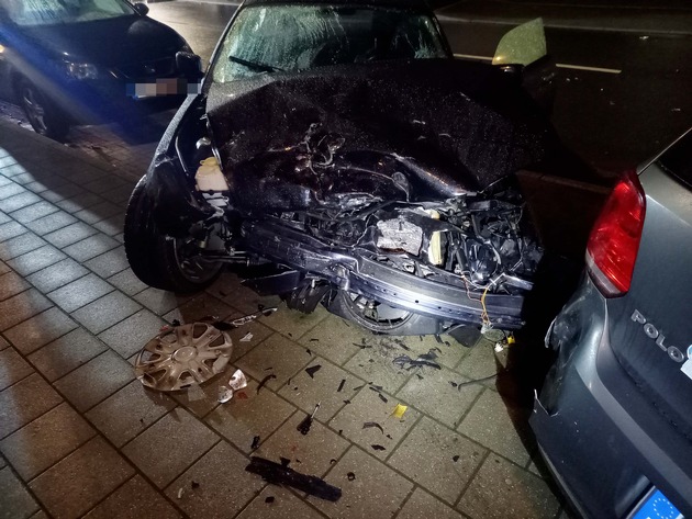 FW-EN: Verkehrsunfall auf der Wetterstraße - Eine Person wurde verletzt