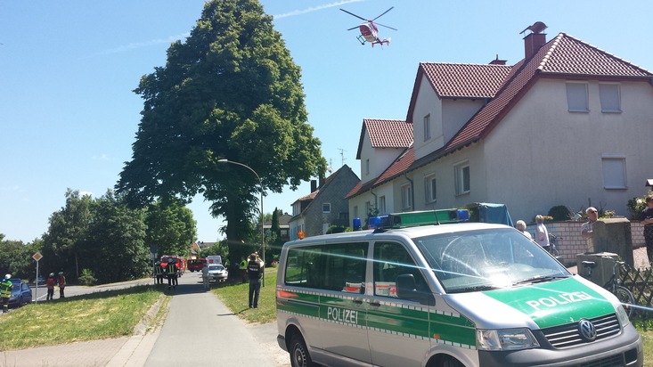 POL-HM: Erstmeldung: Frontalzusammenstoß - Rettungshubschrauber im Einsatz - Bundesstraße 1 voll gesperrt.