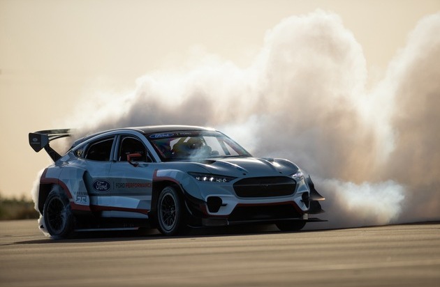 Ford-Werke GmbH: Ford setzt in Goodwood auf Power: Mustang Mach-E 1400, Puma ST, STARD Fiesta - und eine Modell-Ankündigung