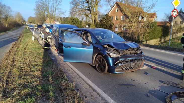 FW-Schermbeck: Unfall mit drei beteilgten Fahrzeugen