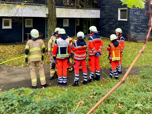 FW-GL: Zimmerbrand in einem Seniorenwohnhaus im Stadtteil Bensberg
