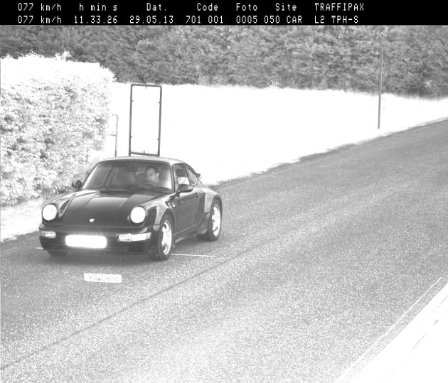 POL-GOE: (904/2013) Porsche-Dieb fährt durch Tempo-Blitzer