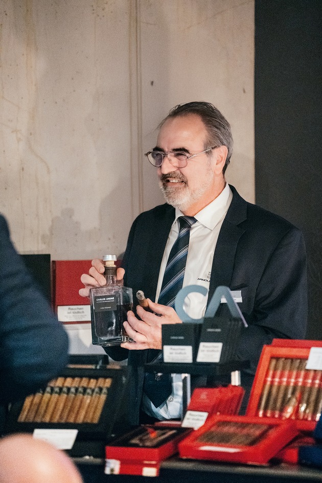 Cigar Lounge mit Arnold-André-Longfillern bei Coppeneur