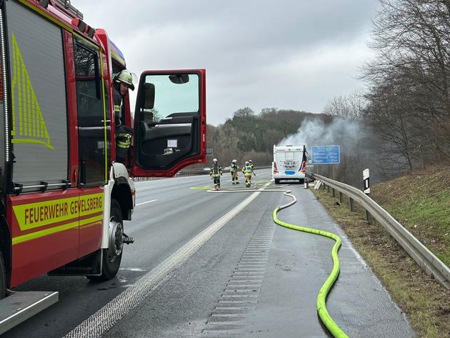 FW-EN: Brennendes Wohnmobil auf der BAB 1