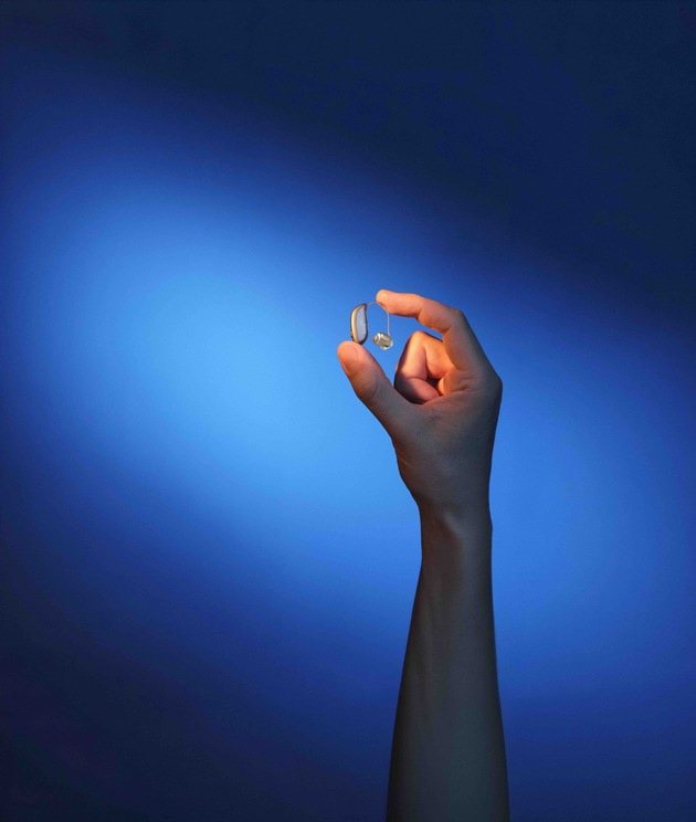 Neue Premium-Hörsystemfamilie bietet Sound, der die Welt erstrahlen lässt: Beltone präsentiert mit Beltone Illuminate™ neue KI-Plattform in mehr Hörprogrammen und Technikstufen
