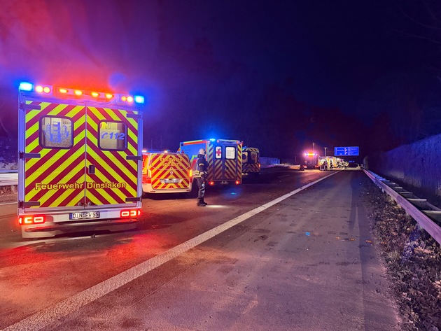 FW Dinslaken: Verkehrsunfall mit mehreren verletzten Personen.