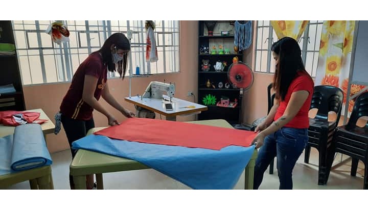 COVID-19 auf den Philippinen: Von Global Micro Initiative e.V. gefördertes Nähcenter produziert Schutzkleidung für Hilfskräfte