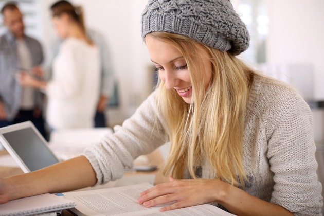 Einkommensabsicherung: Nach Studienabschluss an BU-Schutz denken