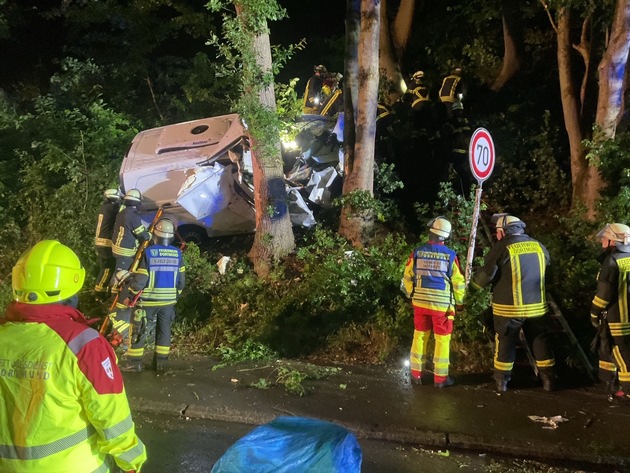 FW-DO: Verkehrsunfall in Lütgendortmund / Menschenrettung in herausfordernder Lage
