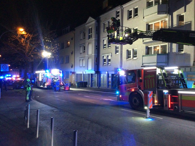 FW Paderborn: Wohnungsbrand mit Menschenleben in Gefahr in Paderborn