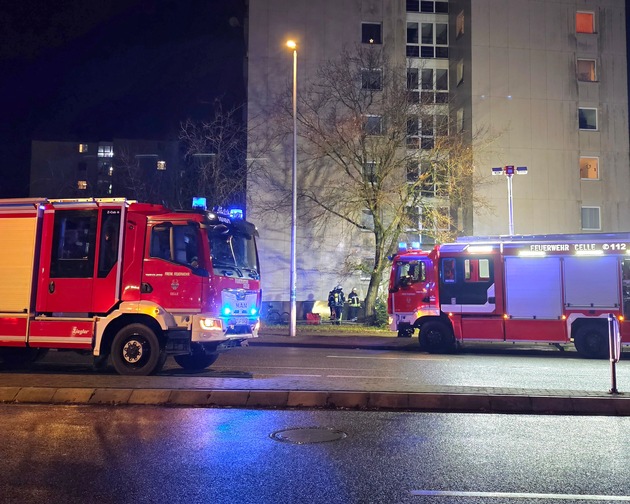 FW Celle: Kellerbrand in Mehrparteienhaus