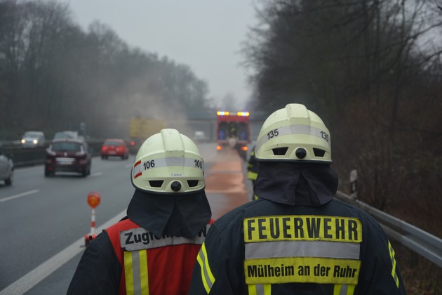 FW-MH: Ölspur auf Autobahn