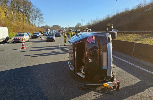 FW Burscheid: Verkehrsunfall auf der Autobahn