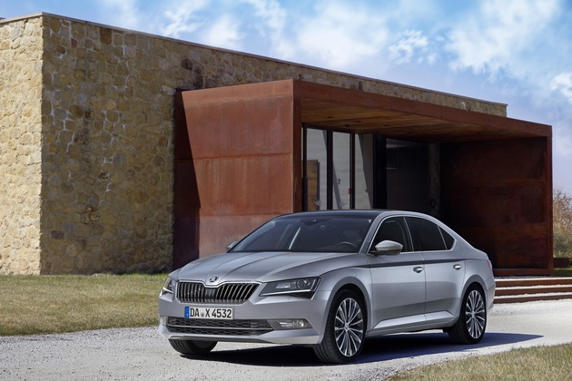 Neuer SKODA Superb: Zwei neue Motoren sowie weitere Antriebs- und Getriebekombinationen ab sofort bestellbar (FOTO)