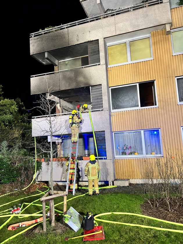 FW Ratingen: Wohnungsbrand im Hochhaus