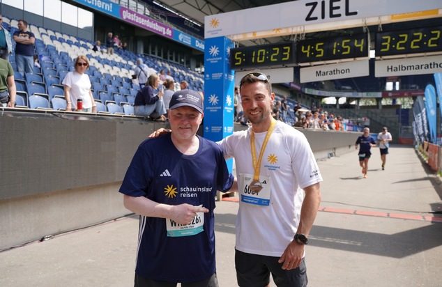 Duisburg läuft Weltrekord – 42 Nationen im gemeinsamen Zieleinlauf beim schauinsland-reisen Rhein-Ruhr-Marathon