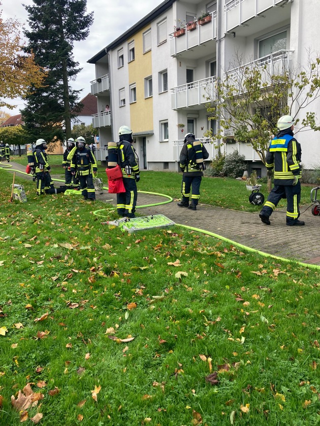 FW-EN: Zimmerbrand in Hattingen - Zwei Personen verletzt
