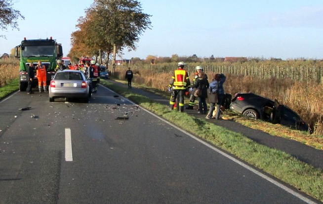 POL-STD: Autodieb entwendet Hyundai in Himmelpforten und wird in Buxtehude verfolgt - Täter zu Fuß flüchtig, Zwei Verletzte bei Unfall im Alten Land, Polizei Himmelpforten zieht vorübergehend nach Oldendorf