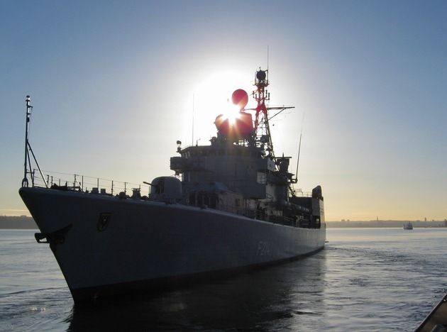 Deutsche Marine - Bilder der Woche: Fregatte &quot;Lübeck&quot; auf dem Weg in die Patenstadt