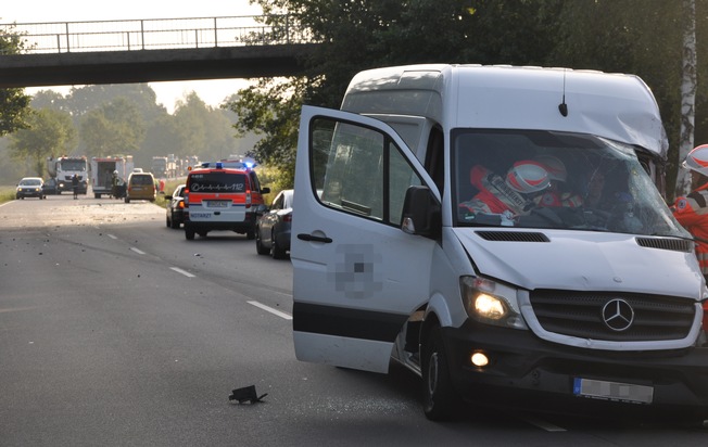 POL-ROW: ++ Bundesstraße 75 nach schwerem Verkehrsunfall gesperrt ++