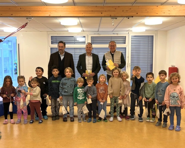 Duravit-Vorstände besuchen Hornberger Kindertagesstätten