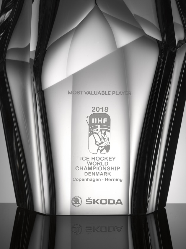 SKODA Design entwirft Trophäe für den ,Most Valuable Player&#039; der IIHF Eishockey-Weltmeisterschaft 2018 (FOTO)