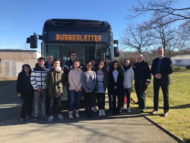POL-WOB: Siebzehn neue Schulbusbegleiter im Schulzentrum Westhagen