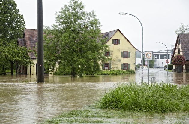 HUK-COBURG: Neue Wohngebäudeversicherung der HUK-COBURG schließt Schutz gegen Naturgefahren immer ein / Klimaveränderung erfordert neue Produktantworten