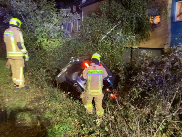 FW-Stolberg: Zwei Verkehrsunfälle - aufwendige Bergungsaktion