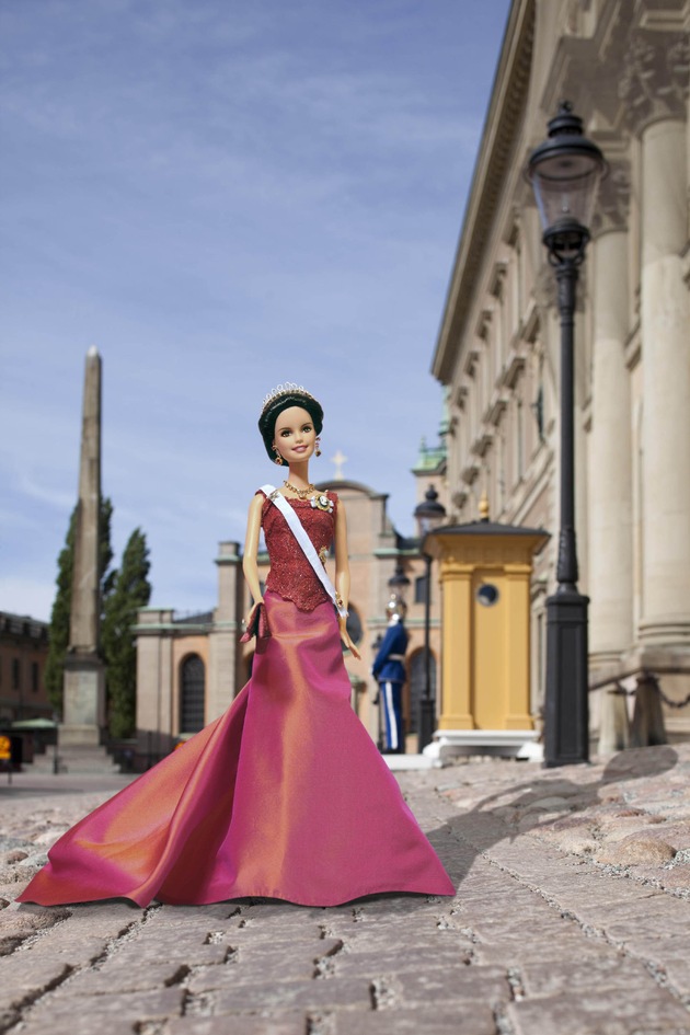 Mattel würdigt Kronprinzessin Victoria von Schweden mit eigener Barbie-Puppe / Ausstellung des Unikats während der Hochzeitsfeierlichkeiten im exklusiven Stockholmer Shopping-Center Nordiska Kompaniet (NK)