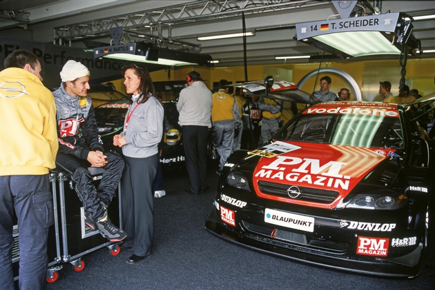 &quot;Der Job macht süchtig&quot; / Eine Frau koordiniert bei Opel-Motorsport Teams und Rennfahrer