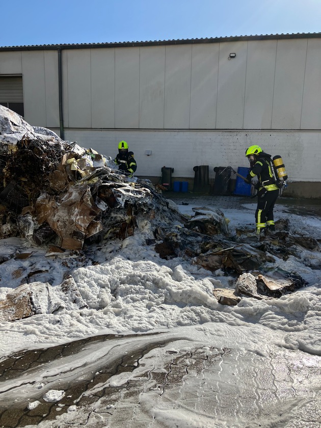 FW-WAF: M&uuml;llpresse in Brand