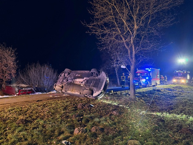 FW-ROW: Zwei PKW überschlagen