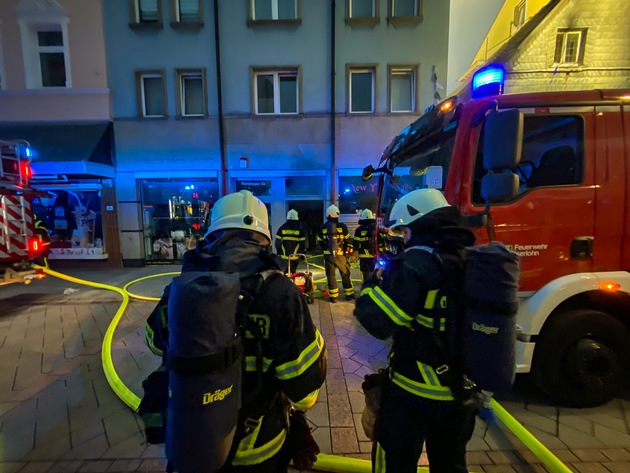 FW-MK: Feuer in einem Nagelstudio in der Innenstadt