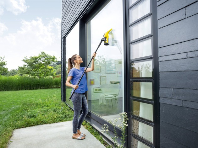 Kärcher gibt Tipps für den richtigen Umgang mit Fenstersaugern für streifenfreien Glanz