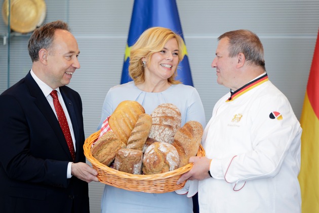 13. Tag des Deutschen Brotes: Bäckerhandwerk kürt Handwerkspräsident zum neuen Brotbotschafter