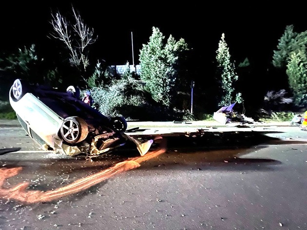 FW-EN: PKW lag nach Unfall auf dem Dach