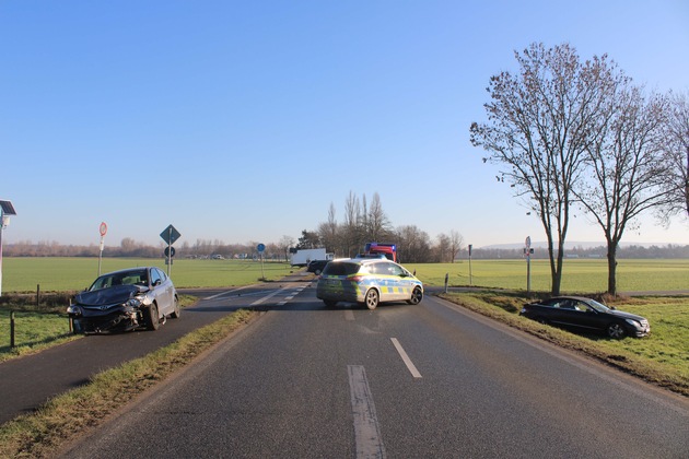 POL-DN: Unfall auf K15: Rund 40.000 Euro Sachschaden