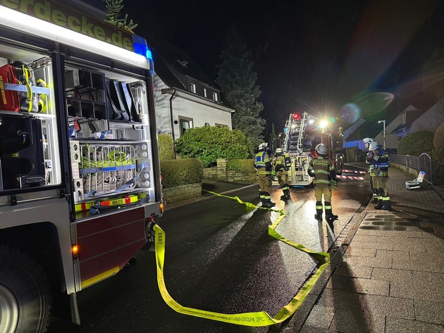 FW-EN: Gasgeruch, Kaminbrand und intensive Ölspur im Stadtgebiet