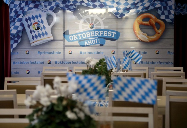 O’zapft is auf dem Main: Die Schiffe der Primus-Linie werden bei den Oktoberfest-Fahrten zum schwimmenden Festzelt