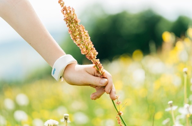 Rutronik Elektronische Bauelemente GmbH: Wirksamer Schutz vor der Stechmückenplage: Rutronik24 vertreibt nopixgo®-Insektenschutz-Armbänder mit biopulse-Modul