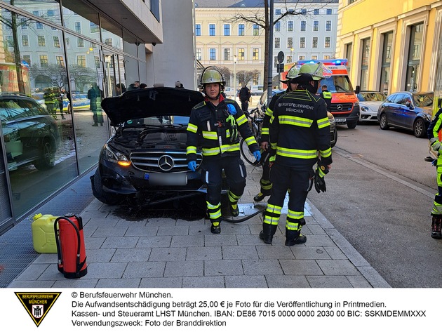 FW-M: Radfahrer bei Verkehrsunfall verletzt (Maxvorstadt)